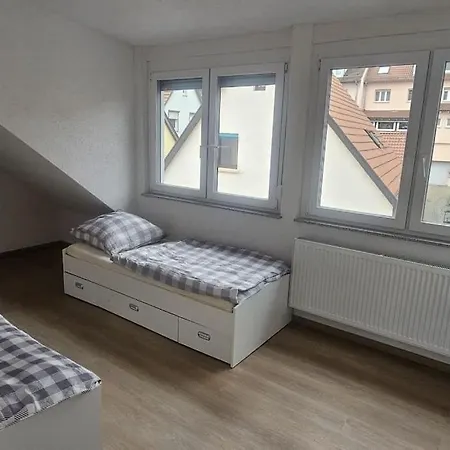 Neuewertige Mit Viel Platz In *