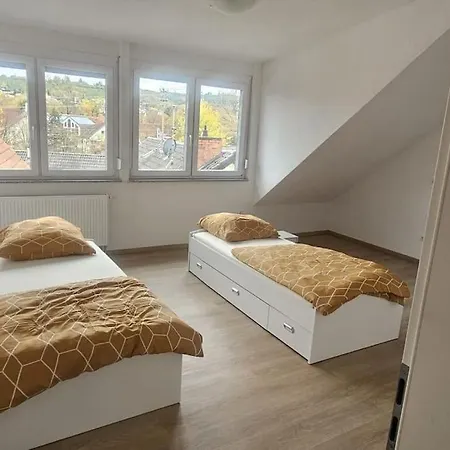 公寓 Neuewertige Mit Viel Platz In