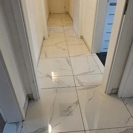 Neuewertige Mit Viel Platz In 公寓